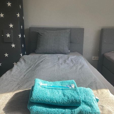 Apartment Gross 4 Zimmer Есен Екстериор снимка
