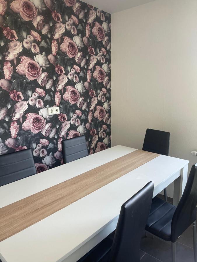 Apartment Gross 4 Zimmer Есен Екстериор снимка