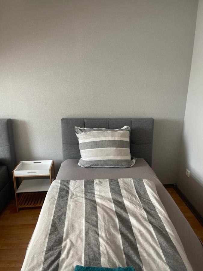 Apartment Gross 4 Zimmer Есен Екстериор снимка